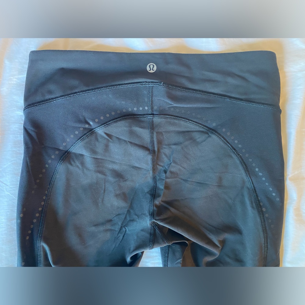 Lululemon Black Capri Leggings with Zipper Pocket - Size XS/S